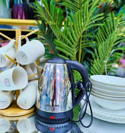 Set ya vikombe sahani na kettle